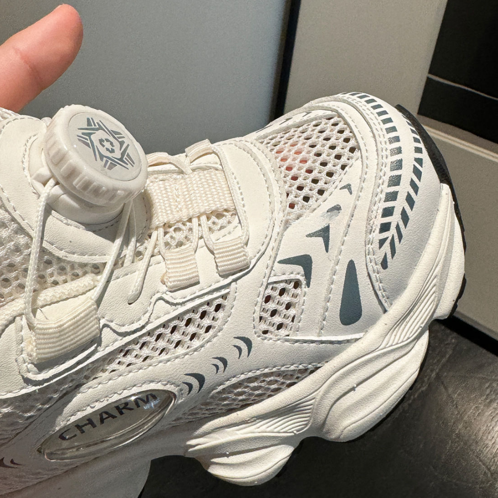 SpinStep – Kids Sneakers with Dial Closure and Chunky Sole