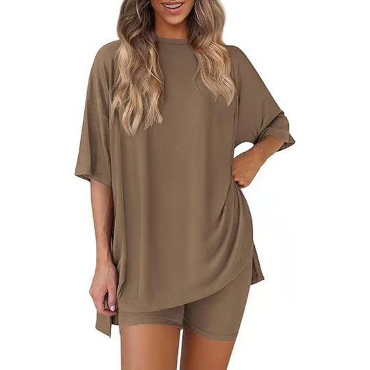 Two-piece summer set with breathable lightweight fabric