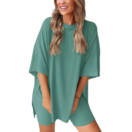 Versatile two-piece set for vacation and casual wear