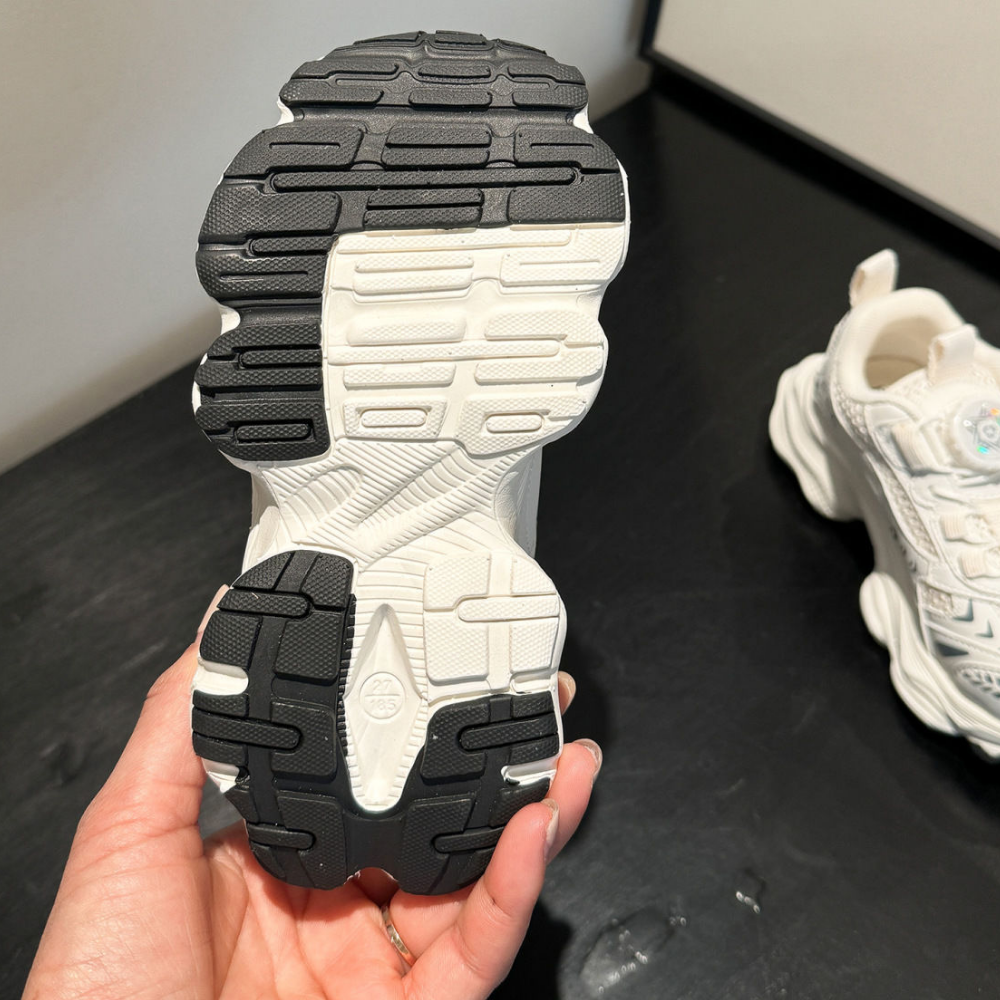 SpinStep – Kids Sneakers with Dial Closure and Chunky Sole