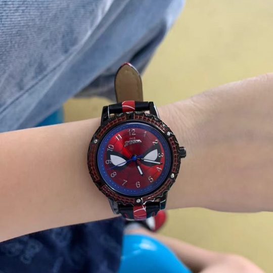 Kids analog watch with large easy-to-read numerals
