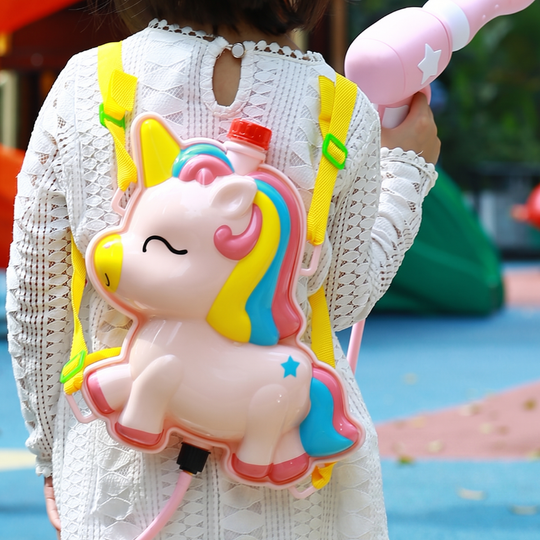 Water blaster with adjustable shoulder straps