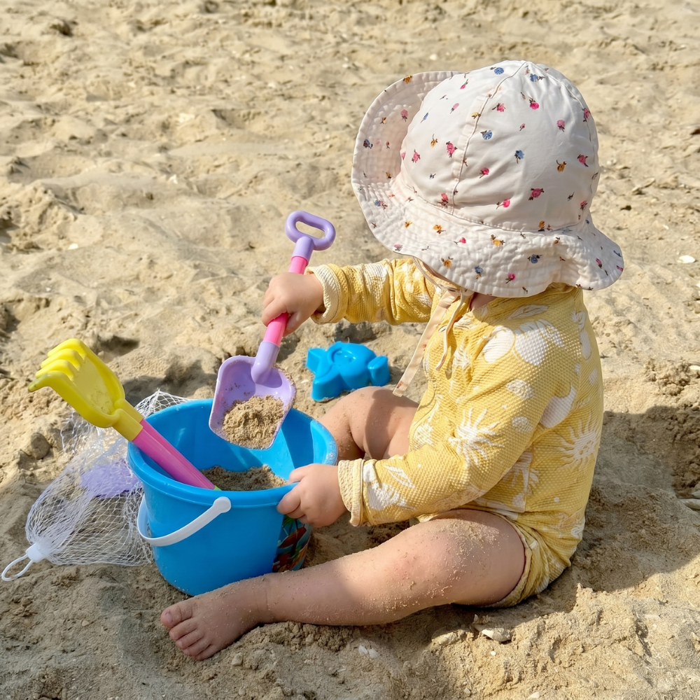 Beach sand toy set with handy mesh carry bag