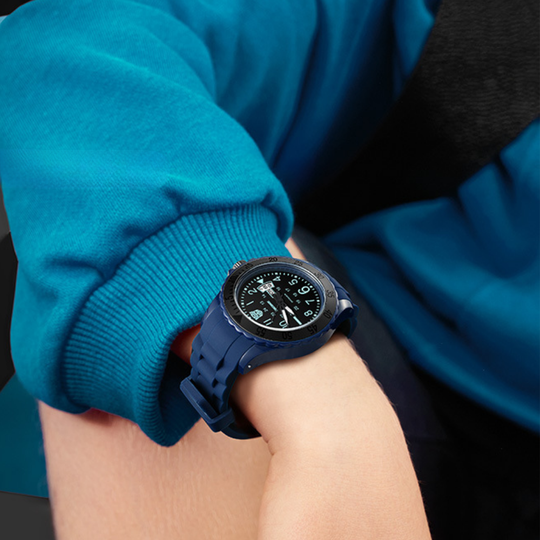 Kids watch with date and day display markings