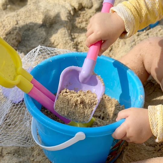 Smiley print beach sand toy set for kids