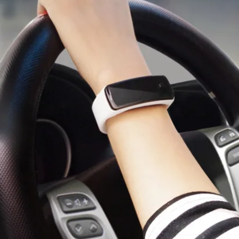 LED sports watch with energy-saving automatic standby mode