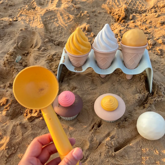 Beach sand toy set for sandbox and garden play
