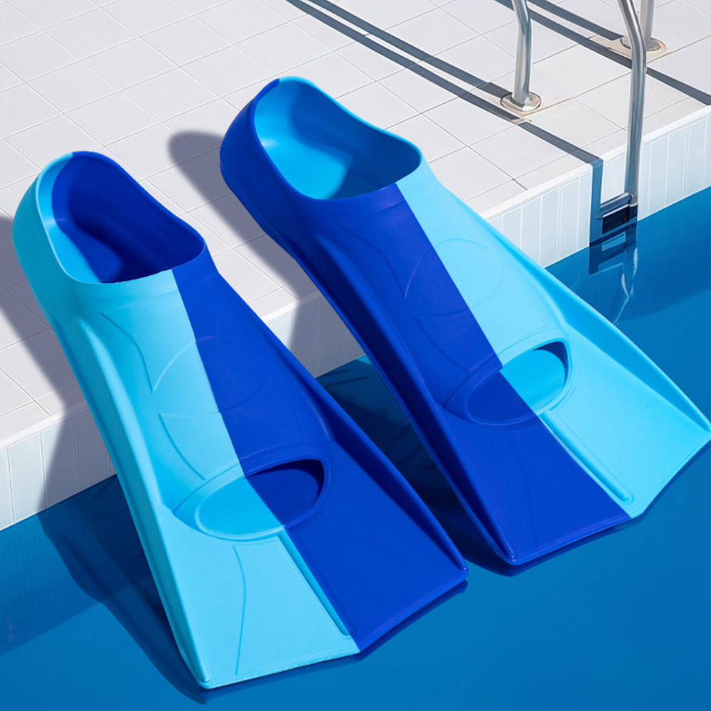 Hydrodynamic channel swim fins for natural rhythm