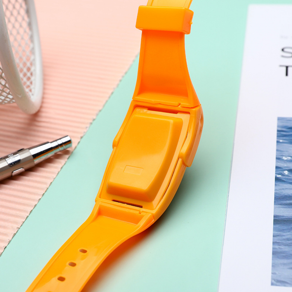 Lightweight kids watch with soft jelly silicone unibody